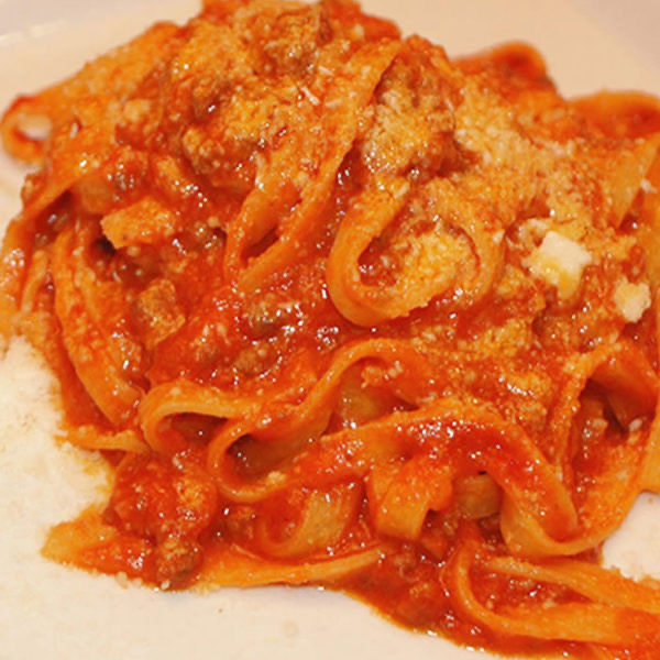 Fettuccine con ragù di agnello